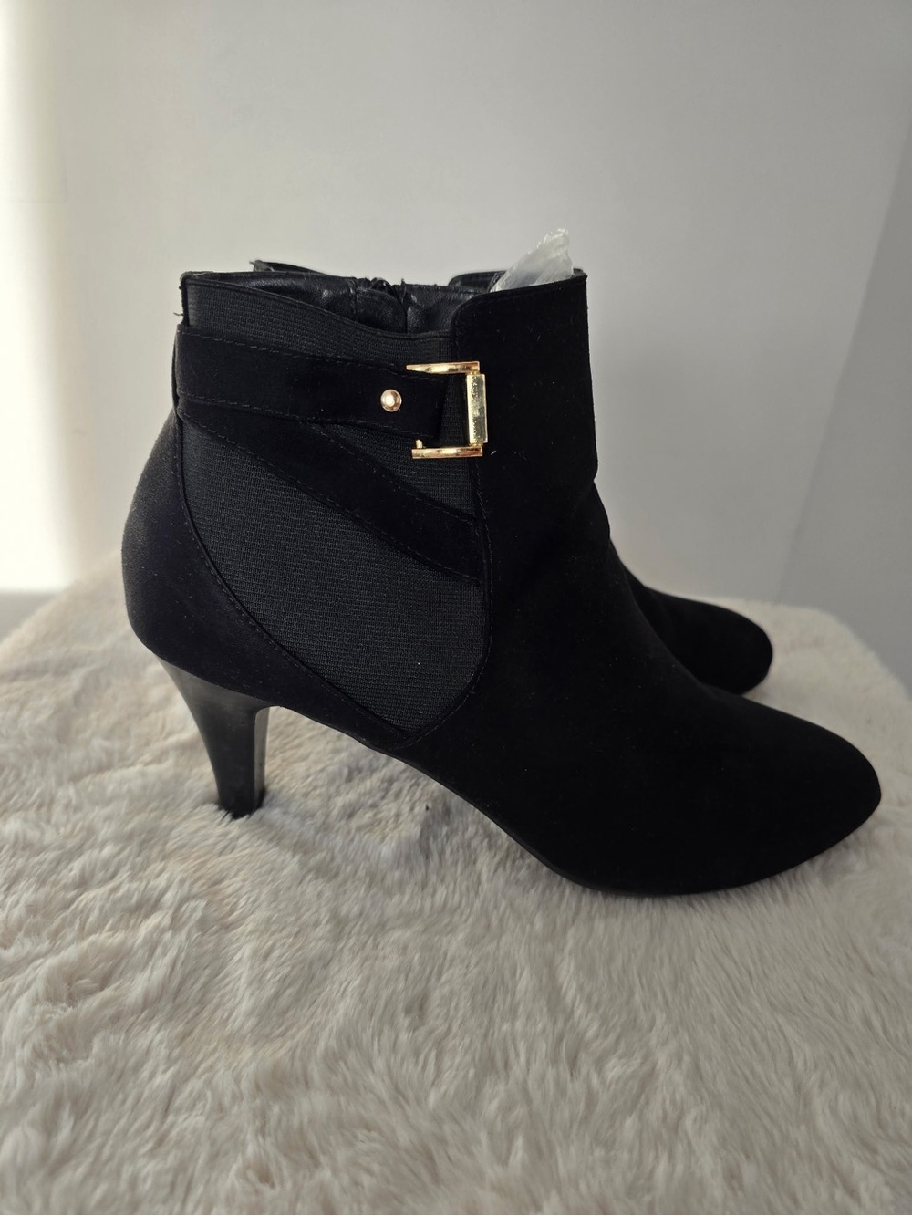 dexflex comfort Black Suede Ankle Booties with golden buckle Accent size 10